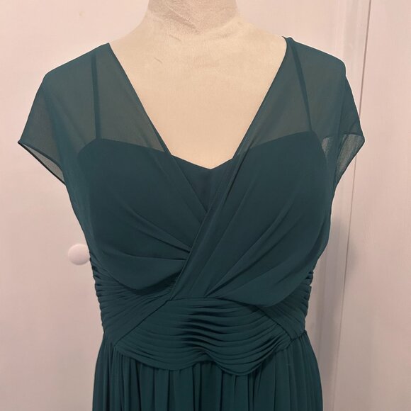 Teri Jon by Rickie Freeman Green - Picture 2 of 7